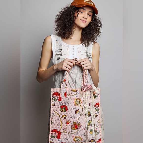 POL Handbags - POL NWT Tote Bag Sand Pink Quilted Craft Soft Fabric Length 14 1/2 Height 16